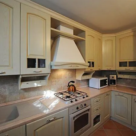 Apartment Sleeps 8 *