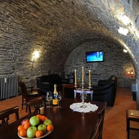Sleeps 8 Carate Urio