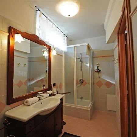 Sleeps 8 * Carate Urio